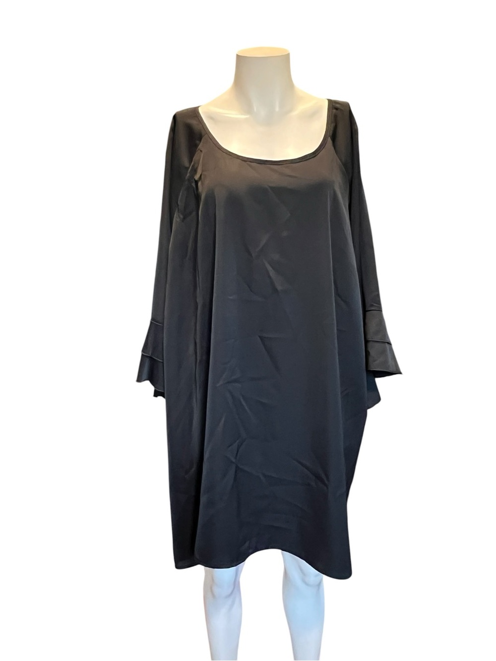 BloomChic Black Long-Sleeve Scoop Neck Dress